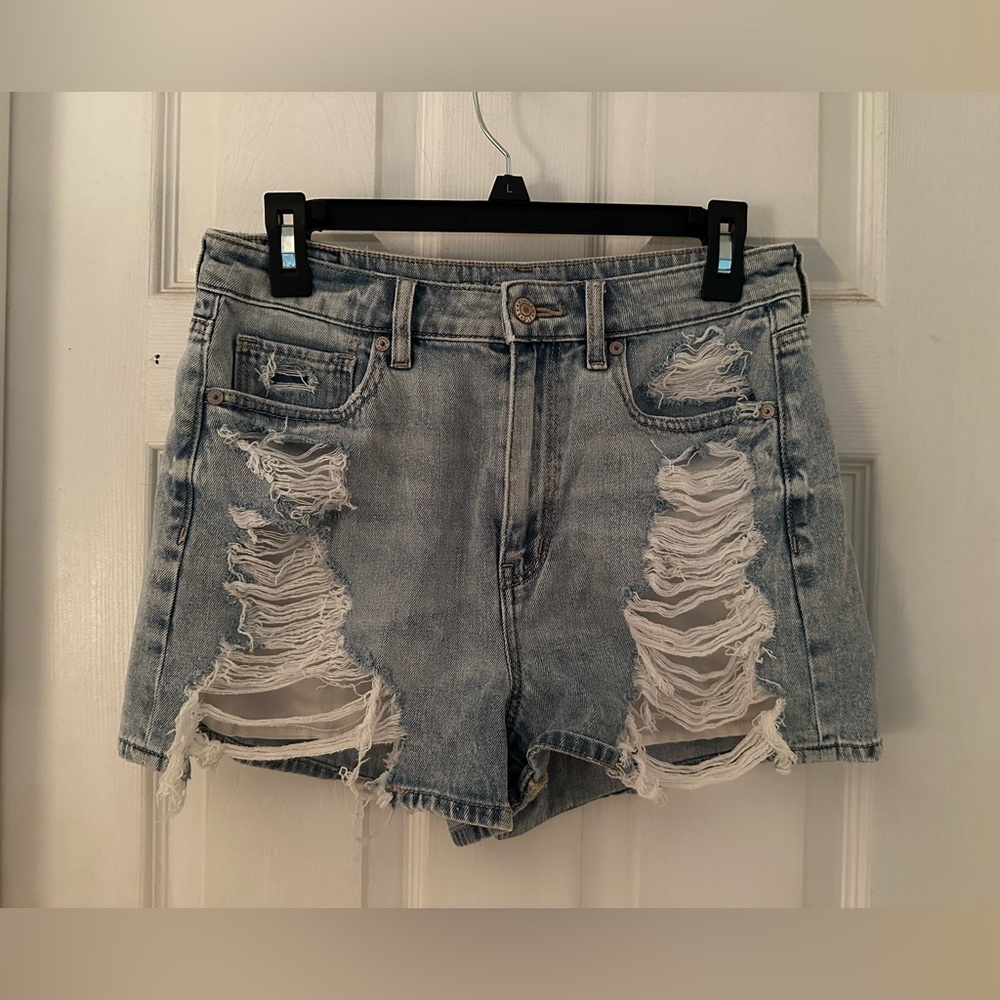 American eagle distressed shorts - size 6